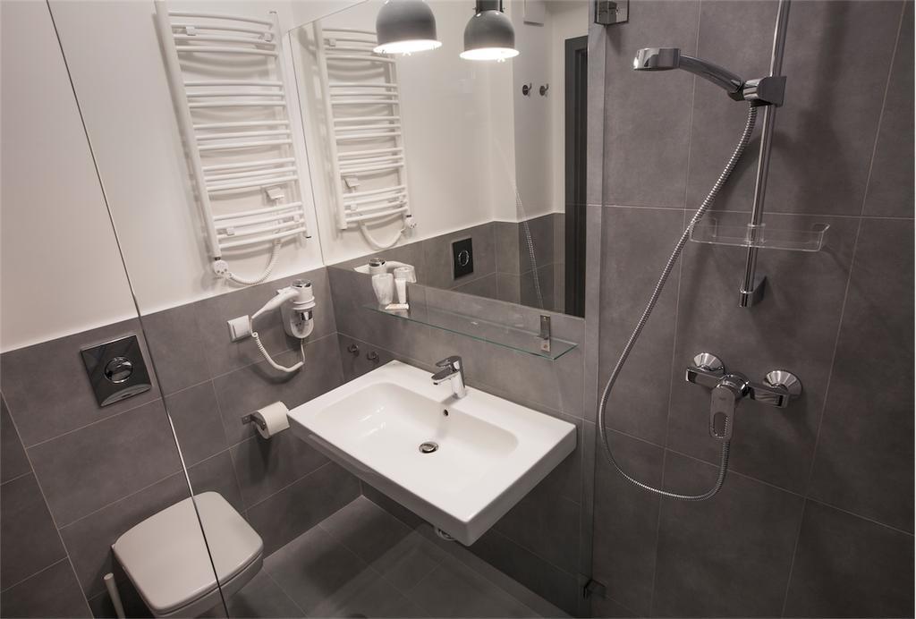 לינה וארוחת בוקר ורשה Marcopolo House חדר תמונה