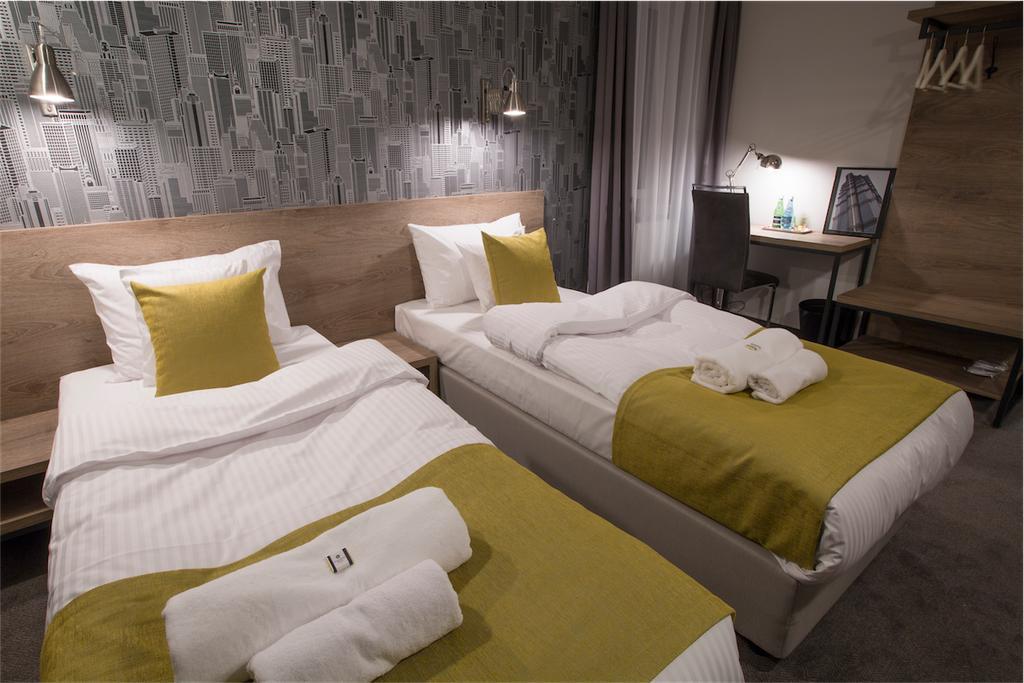 לינה וארוחת בוקר ורשה Marcopolo House חדר תמונה